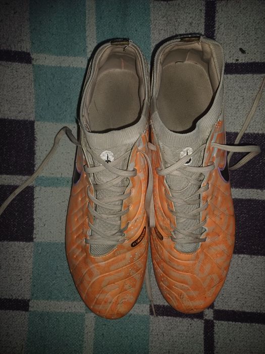 Футбольні бутси Nike
