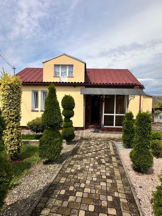 2 будинки+виробниче двоповерхове приміщення на території