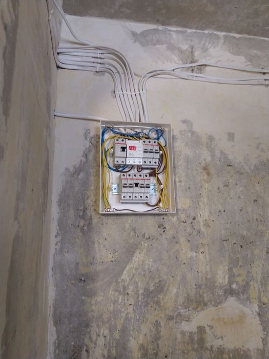 Послуги електрика.