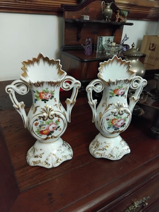 Par de jarras em porcelana  antigas