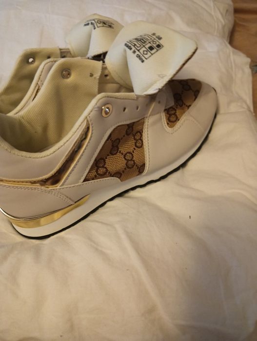 Adidasy zwykle ,