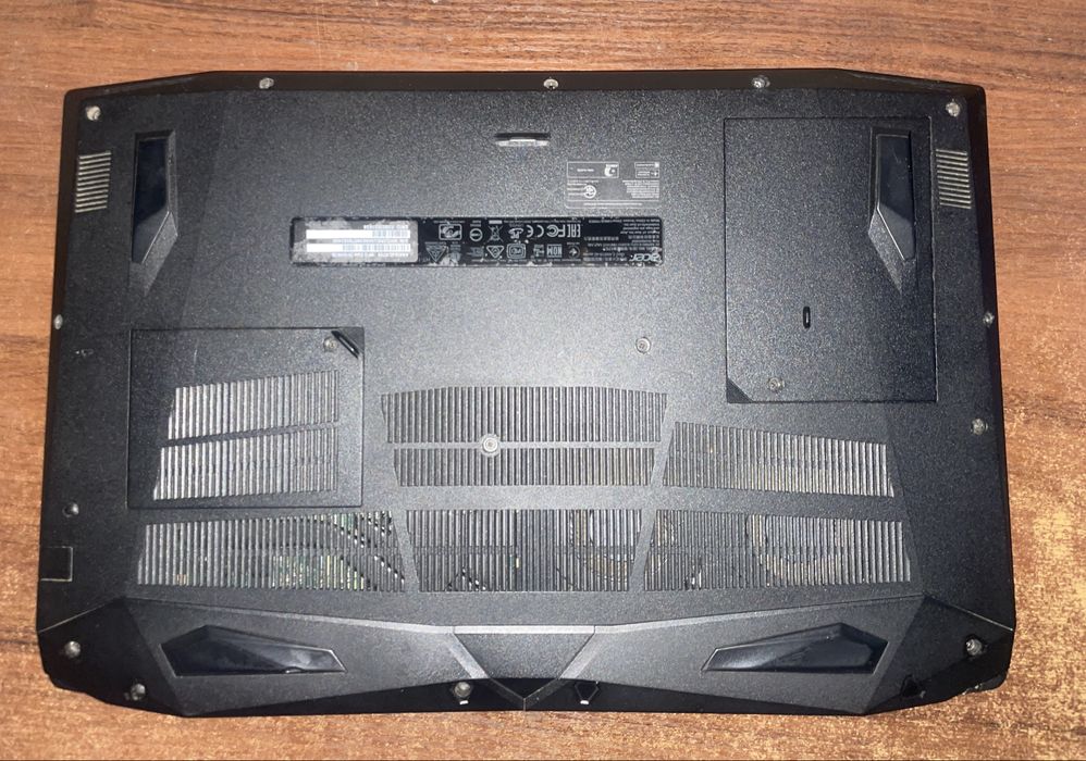(Б/у) Ноутбук Acer Nitro 5 (Поганий стан)