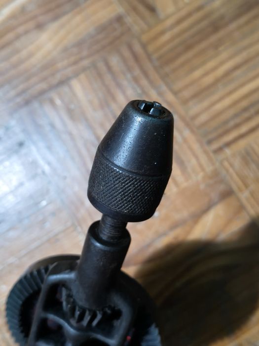 Máquina de furar manual antiga