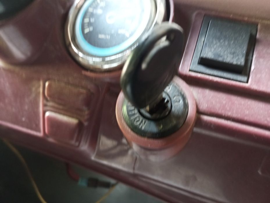 Дитячий mercedes v8 в хорошому стані