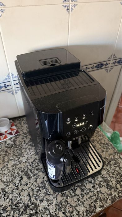 Máquina Café De’Longhi Magnifica Start Milk ECAM220.60.B