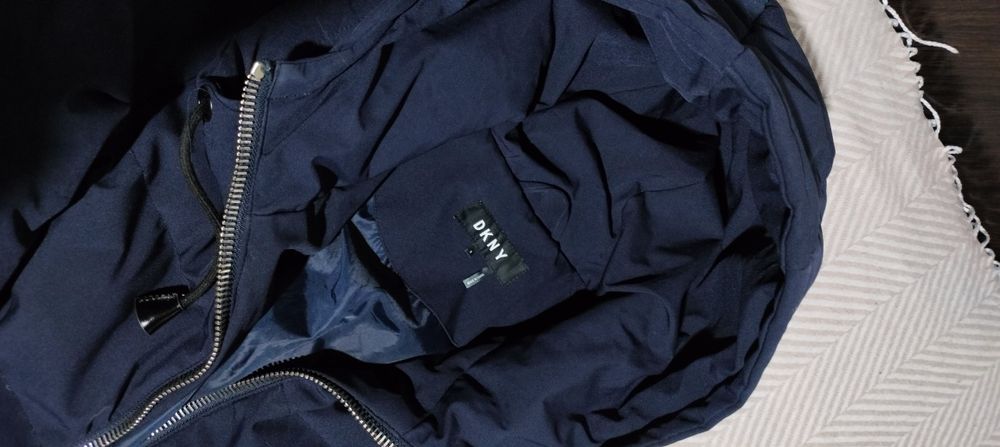 Пуховик DKNY темно-синій