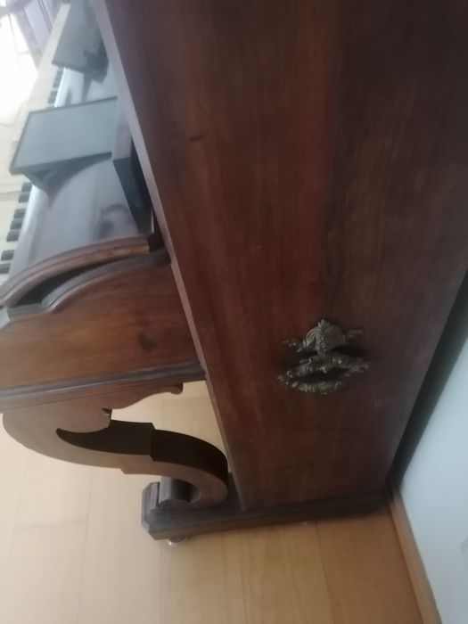 Piano vertical Henry Hertz