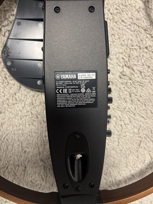 Guitarra Yamaha SLG200S