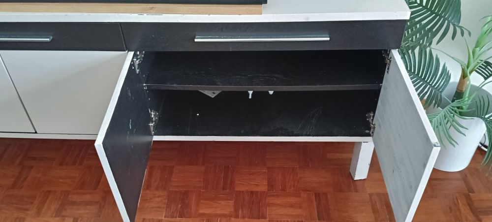 Aparador IKEA com 2 gavetas