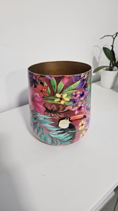 Vaso decorativo em latão