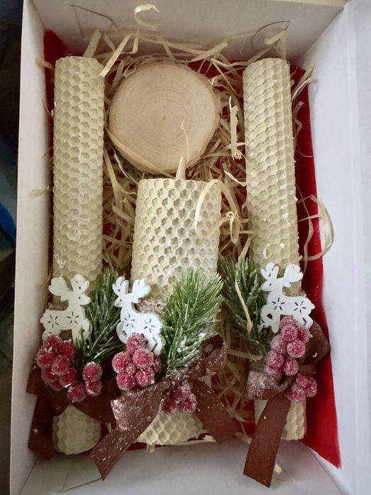 Набір новорчіних свічок з вощини