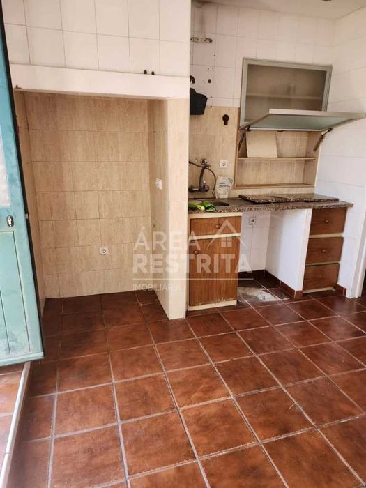 Oportunidade única de investimento 3 imóveis 1 Loja e terreno