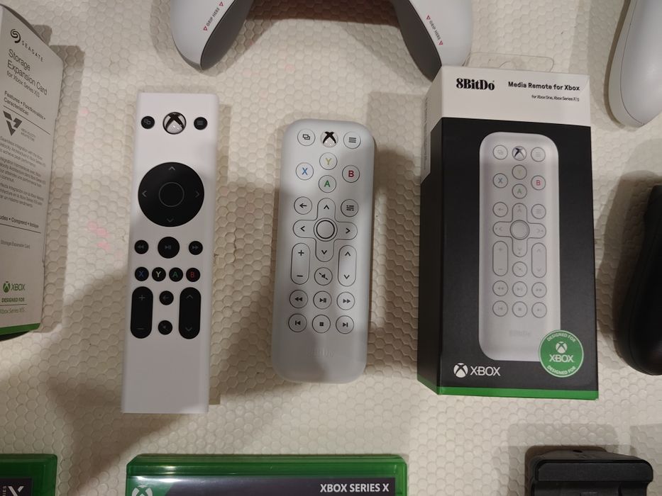 Xbox series X 2 Tb mais 3 Jogos Fisicos, 2 comandos e Fones XBOX