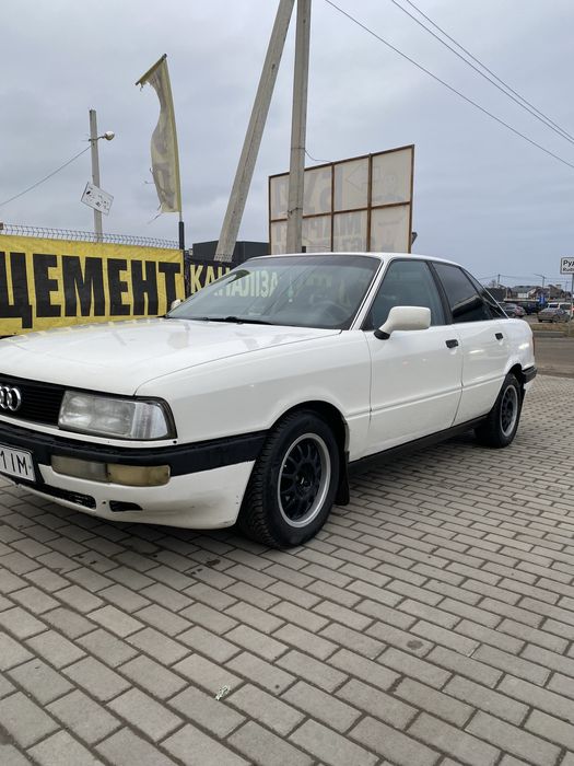 Ауді 90 на ходу.