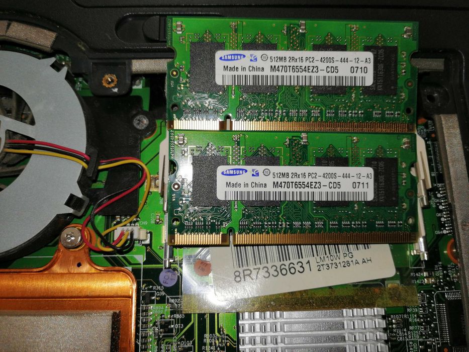 Laptop AMILO Pro V3515 Fujitsu Siemens RAM 1GB + bateria. Niesprawny