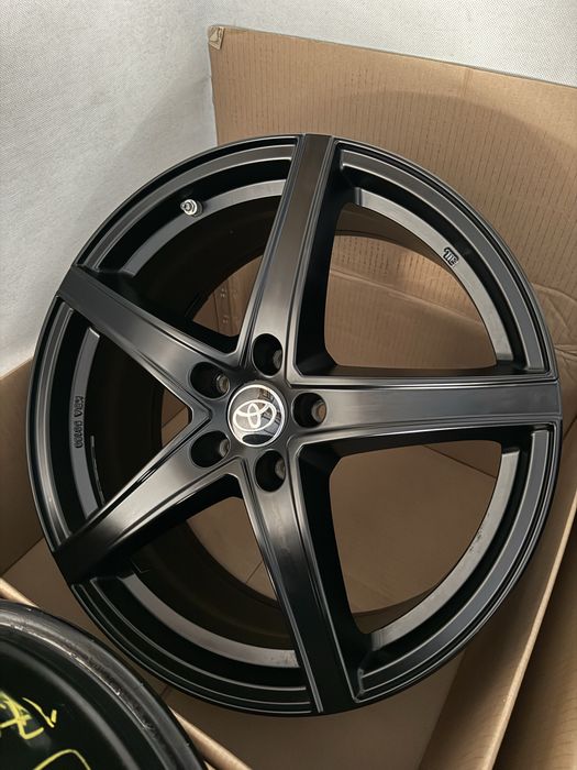 Nowe alufelgi 5x114.3 19”  Toyota Auris C-HR Camry Corolla Highlander Rav4 Venza