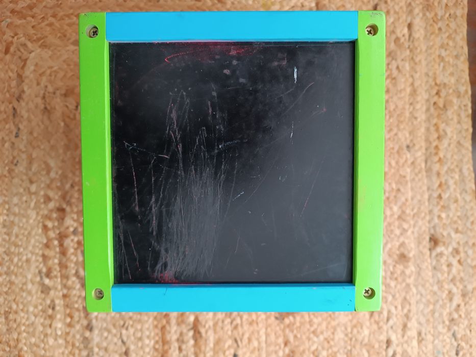 Cubo de atividades para bebés