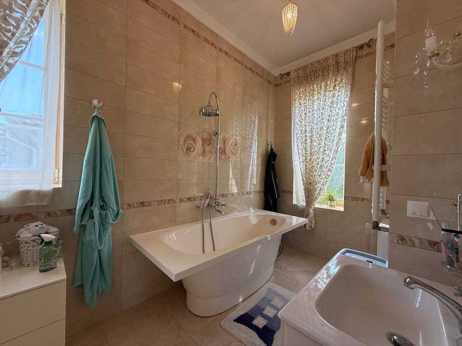 Продам хозяйский дом у моря в Совиньоне — 296 м², закрытый поселок!