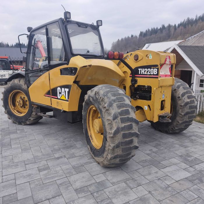 Ładowark-teleskopowa caterpillar th220b