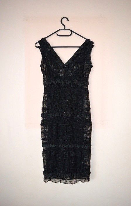 36(S) mała czarna wyjątkowa i piękna koronkowa sukienka ECHO