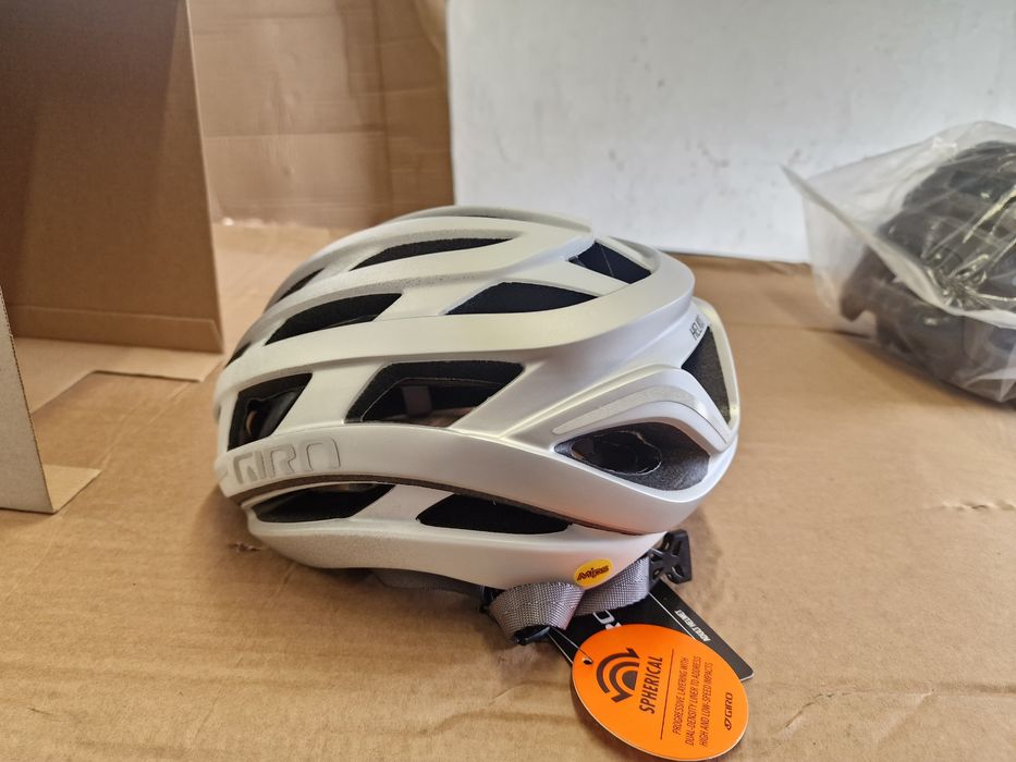 Kask rowerowy Giro Helios Spherical mips