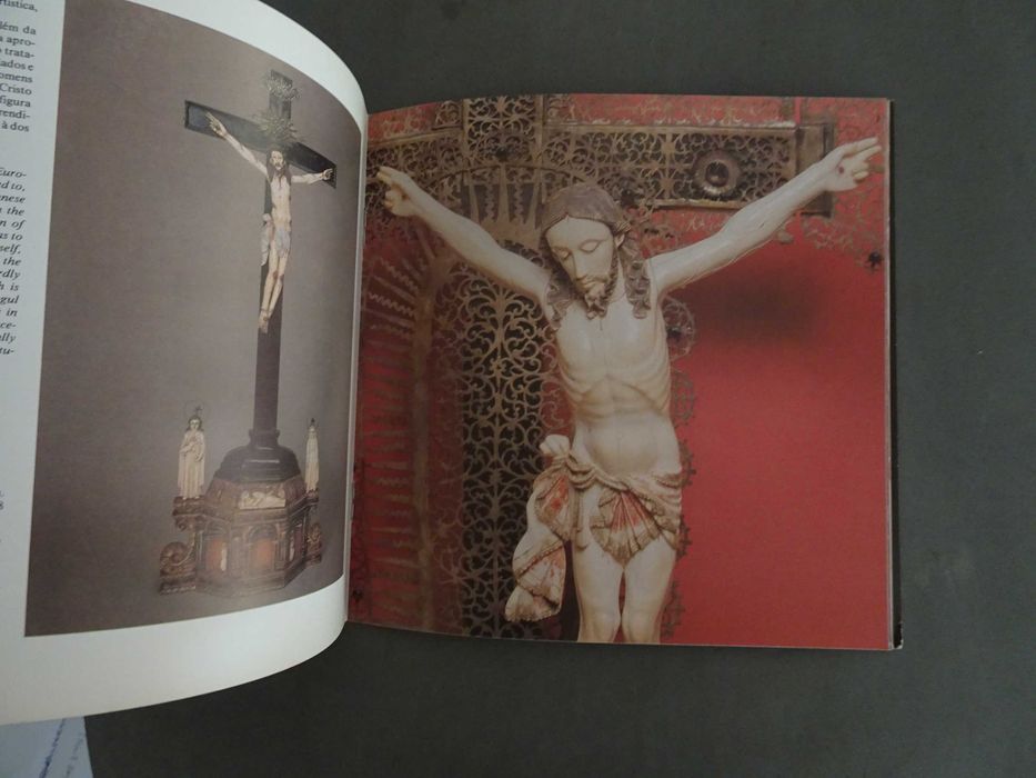 Livro Marfins D'Além-Mar no Museu de Arte Antiga