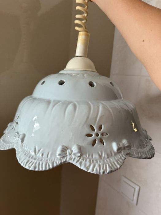 Candeeiro de tecto em louça