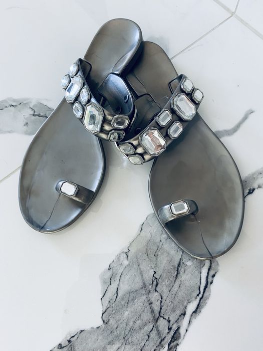 Klapki z ozdobnymi kamieniami r. 38