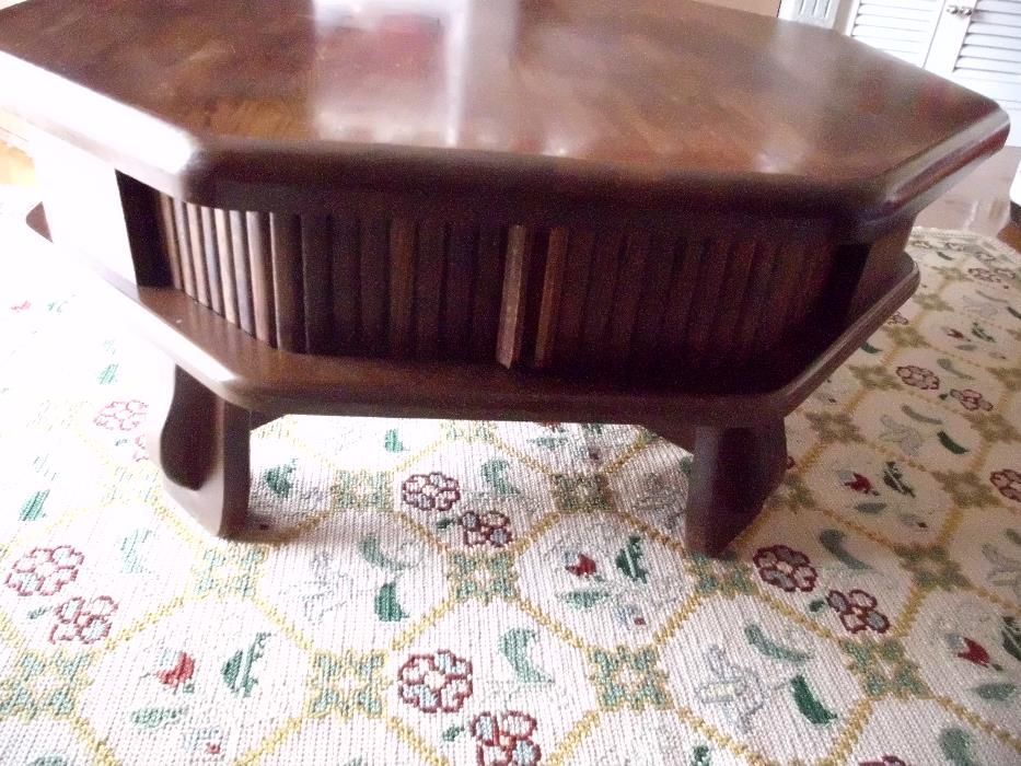 Mesa de centro maciça octogonal