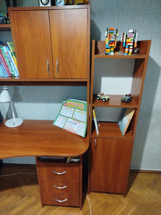 Продам стіл комп'ютерний