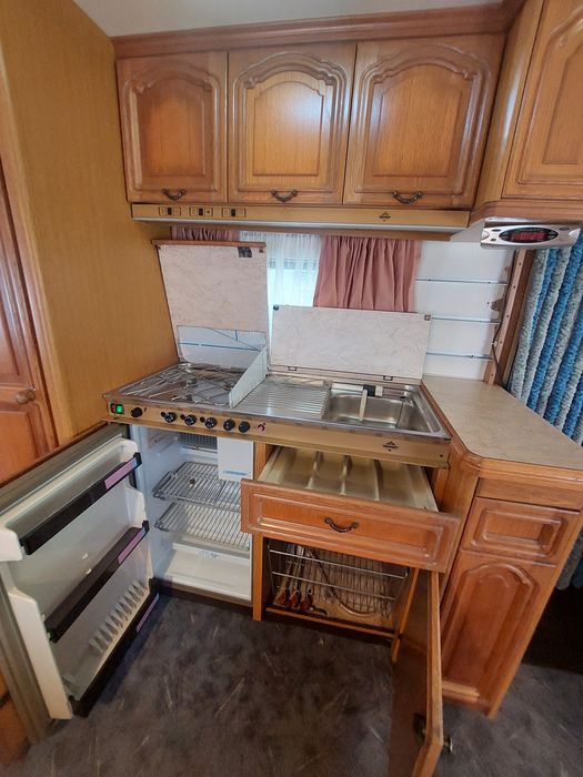 Караван  кемпінги, прицеп дача  будинок на колесах