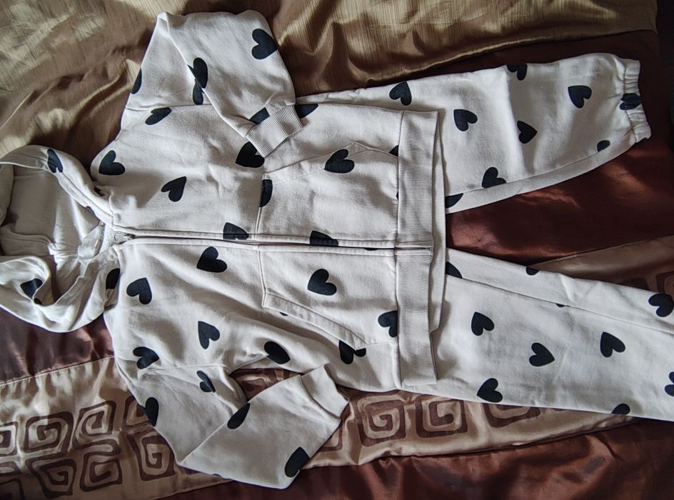 Dres dziewczęcy rozmiar 122/128