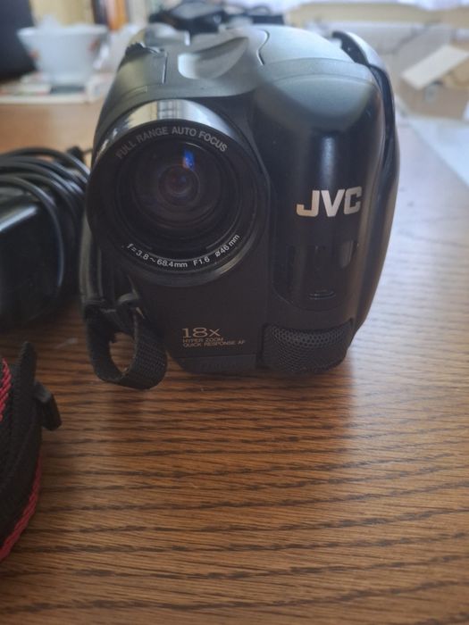 Kamera JVC gr-ax270