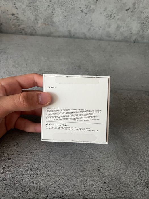 Słuchawki AirPods 4 oryginalne bez ANC