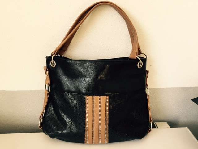 Mala preta e bege muto gira + Batom à escolha