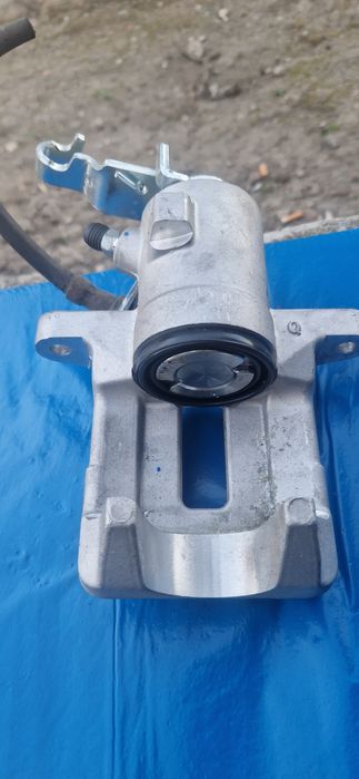 Zacisk hamulcowy audi a3 8p vw golf 5