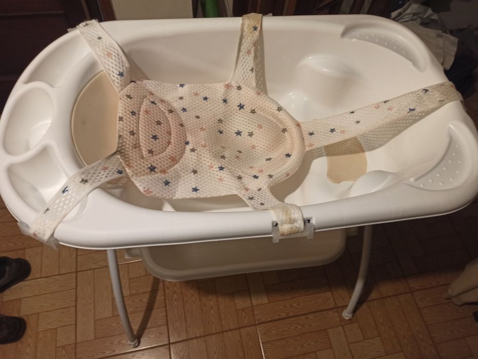 Banheira de bebe com suporte