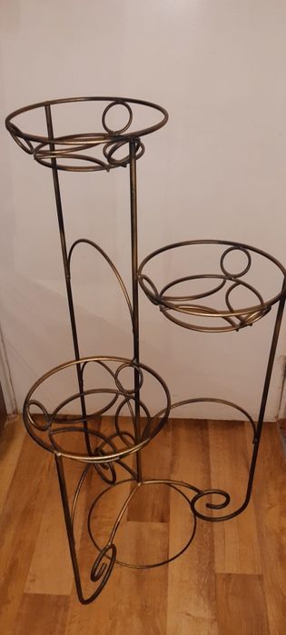 Кованая металическая подставка для комнатных растений и цветов