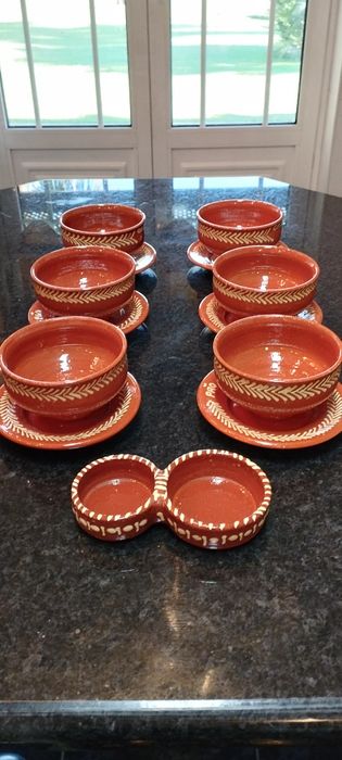 Conjunto de 6 tigelas de caldo verde e pires+azeitoneira e pires