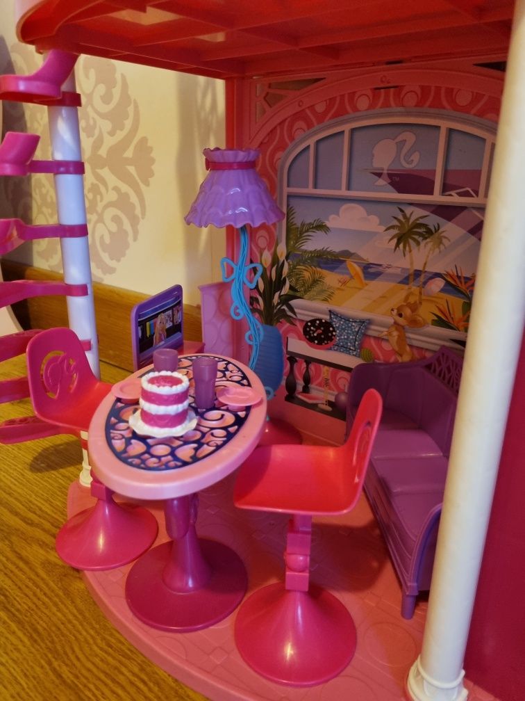 Casa da barbie de dois andares Oliveira Do Hospital E São Paio De Gramaços • OLX Portugal
