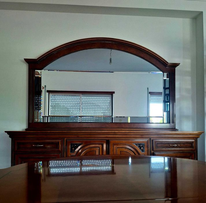 Aparador com Espelho em Madeira Maciça de Cerejeira – Estilo Clássico