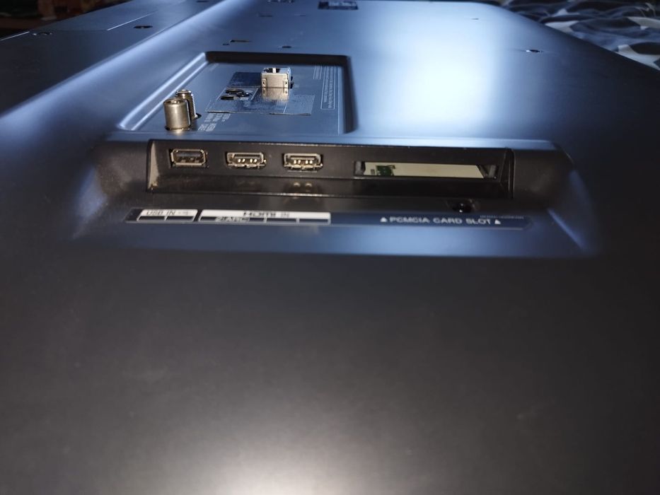 LG 43 cale z wieszakiem zamiast nogi