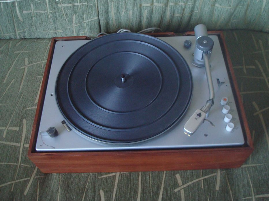 Продам проигрыватель пластинок Braun