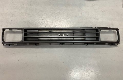 Grelha frontal Toyota Hilux LN56 anos 86 / 89 NOVA