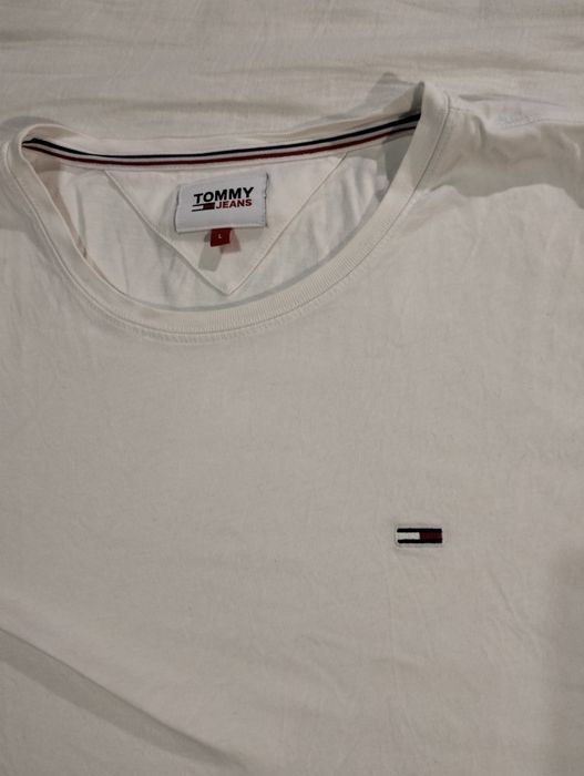 Męska koszulka  Tomy Jeans z krótkim rekawkiem ,biala