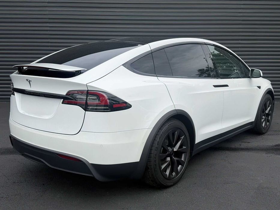 Tesla Model X      2022