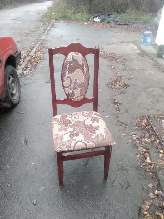 Стулья почти новие