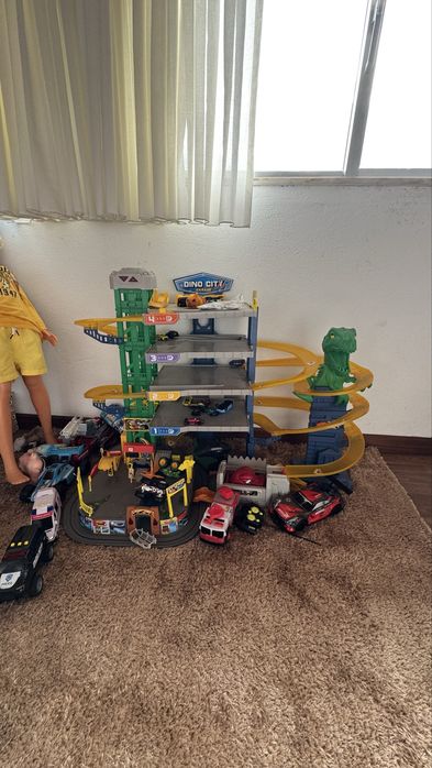 Pista carros Dino city garage