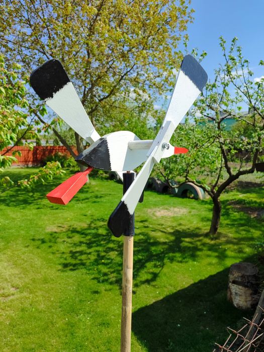 Вітрячок лелека дерев'яний флюгер.
