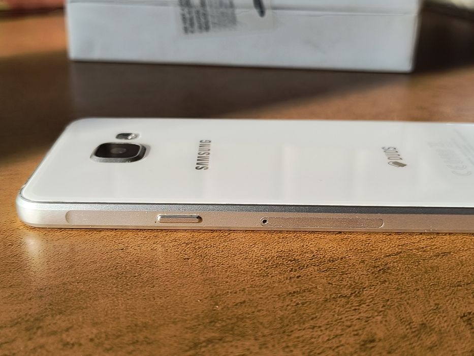 Телефон Samsung Galaxy A3